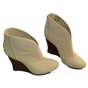 Jennifer Lopez wedge ankle boots, cream-gold Size.9.5